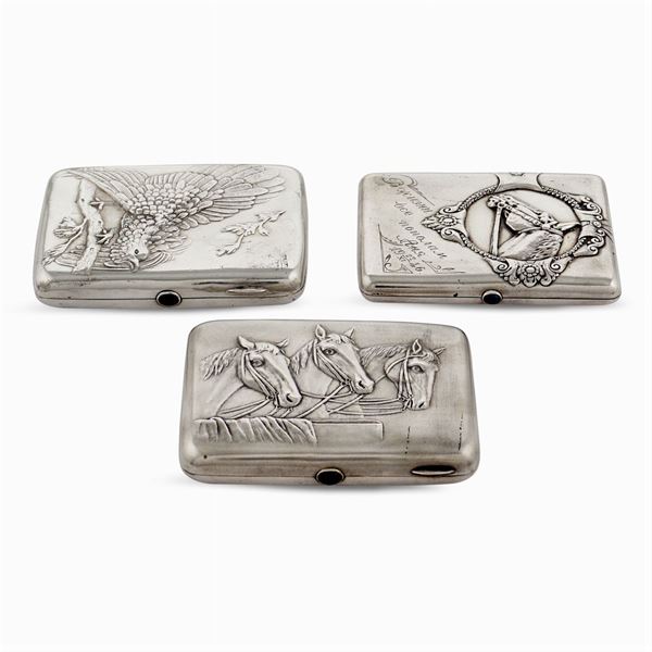Tre scatole portasigarette in argento  (Russia, inizio XX Sec.)  - Asta ARGENTI E L'ARTE DELLA TAVOLA  - Colasanti Casa d'Aste