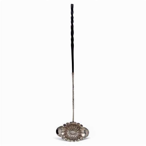 Grande cucchiaio in argento  (Parigi, 1819 - 1838)  - Asta ARGENTI E L'ARTE DELLA TAVOLA  - Colasanti Casa d'Aste