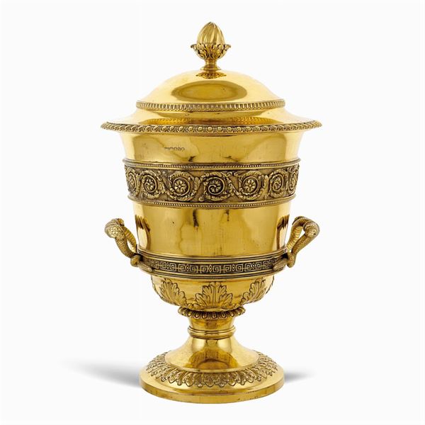 Grande coppa in vermeil con coperchio