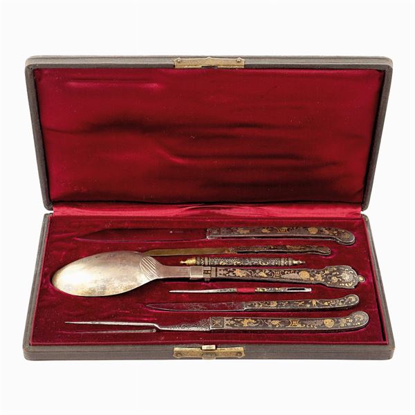 Set di accessori da viaggio in argento e metallo (7)  (manifattura europea XVIII - XIX Sec.)  - Asta ARGENTI E L'ARTE DELLA TAVOLA  - Colasanti Casa d'Aste