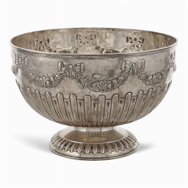 Silver centerpiece bowl  (London, 1897)  - Auction Fine Silver & The Art of the Table - Colasanti Casa d'Aste