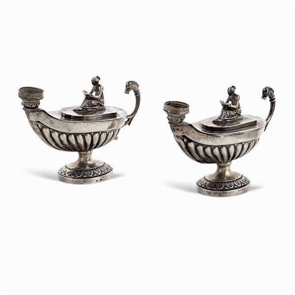 Coppia di lampade ad olio in argento