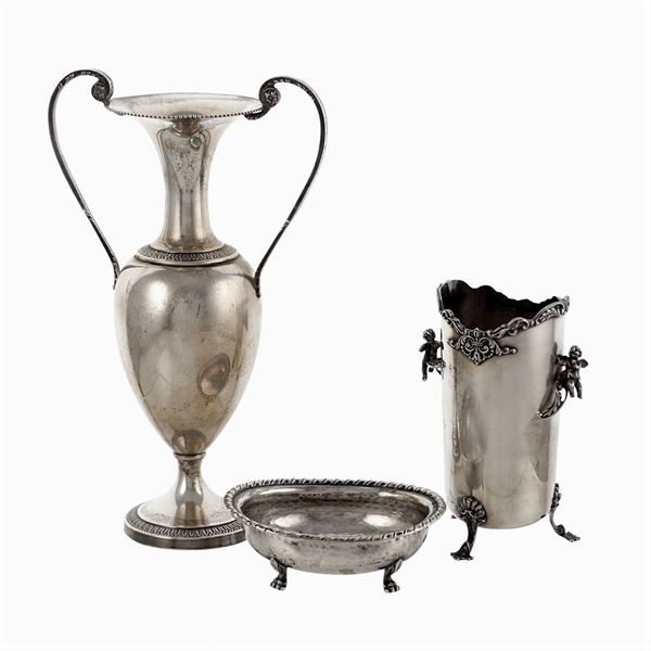 Gruppo di oggetti in argento (3)  (Italia, XX Sec.)  - Asta ARGENTI E L'ARTE DELLA TAVOLA  - Colasanti Casa d'Aste
