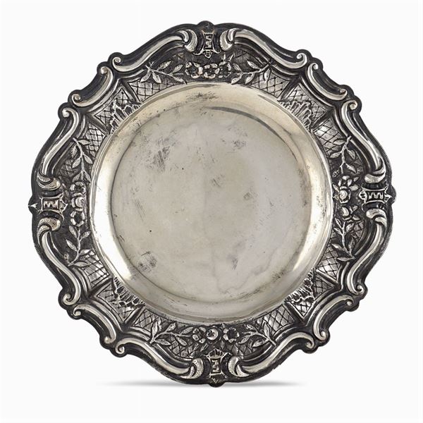 Piatto circolare in argento  (Italia, XIX - XX Sec.)  - Asta ARGENTI E L'ARTE DELLA TAVOLA  - Colasanti Casa d'Aste