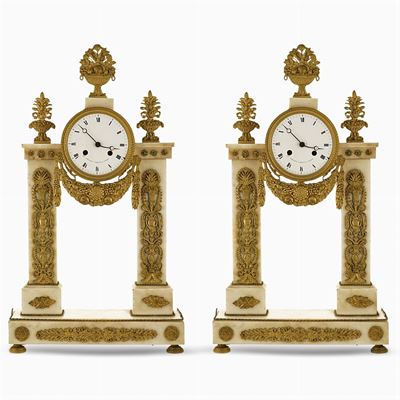 Coppia di Orologi da Tavolo in Stile Neoclassico