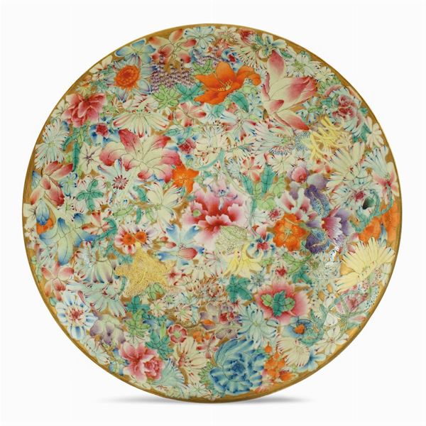 A Chinese "Mille Fleur" porcelain plate