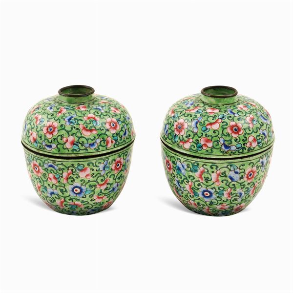 A pair of Chinese bowls with painted metal lid  (early 20th century)  - Auction Fine Art from an umbrian property - Colasanti Casa d'Aste