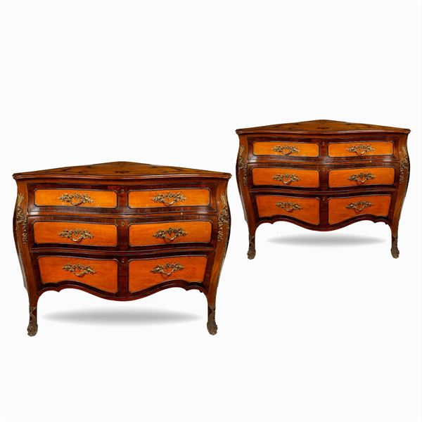 Impotant pair of corner cupboard