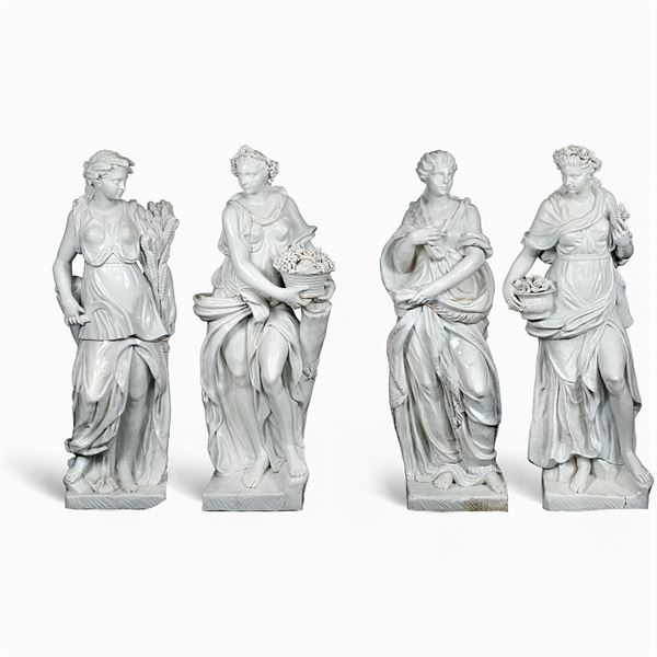 Quattro sculture in terracotta