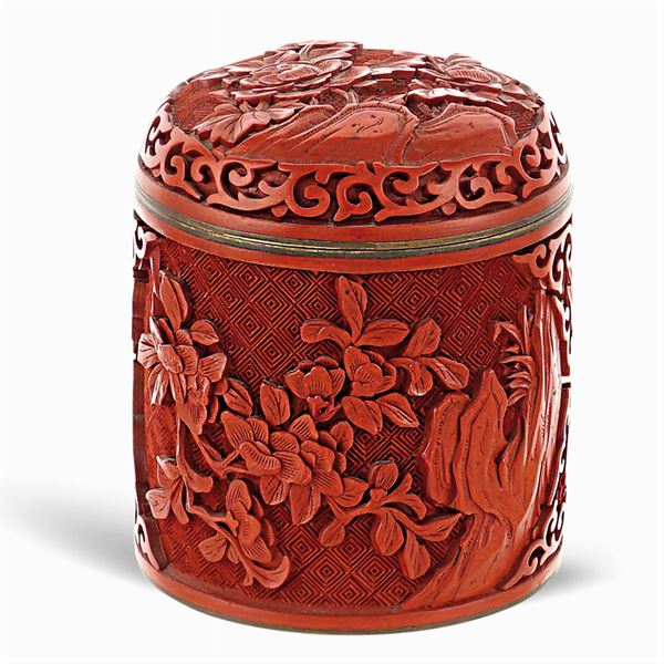 Red vernish box with cover  (China, 20th century)  - Auction Fine Art from an umbrian property - Colasanti Casa d'Aste