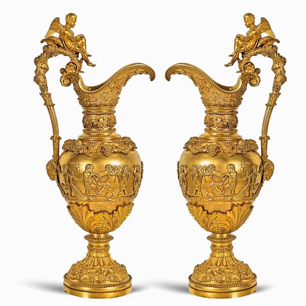 Coppia di versatoi in bronzo dorato
