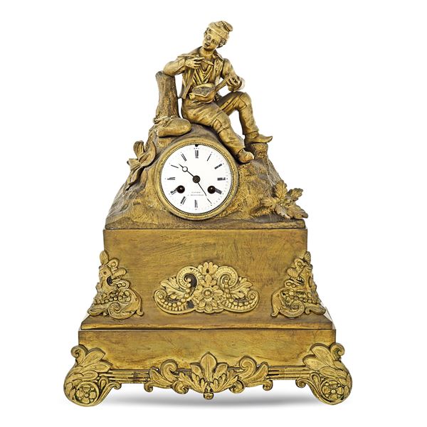 Orologio da tavolo in metallo dorato  (Francia, XIX - XX Sec.)  - Asta FINE ART DA UNA PRESTIGIOSA DIMORA UMBRA  - Colasanti Casa d'Aste