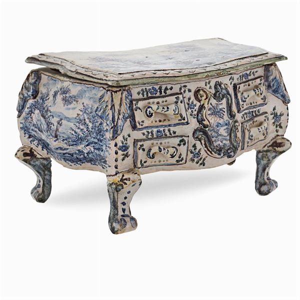 Modello di commode in maiolica Delft