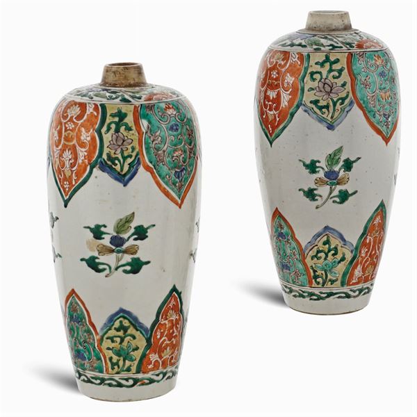 Coppia di vasi in ceramica