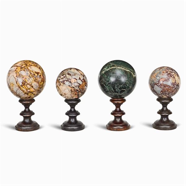 Gruppo di sfere (4)  (Italia, XIX - XX Sec.)  - Asta FINE ART DA UNA PRESTIGIOSA DIMORA UMBRA  - Colasanti Casa d'Aste