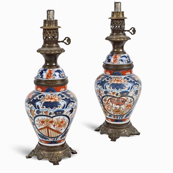 Coppia di lampade a petrolio in porcellana Imari
