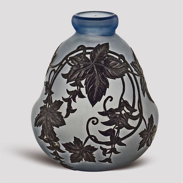 Vaso in vetro satinato stile Liberty