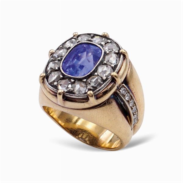 Anello in oro giallo e bianco con zaffiro
