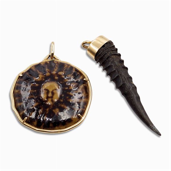 Due pendenti in oro giallo 18kt