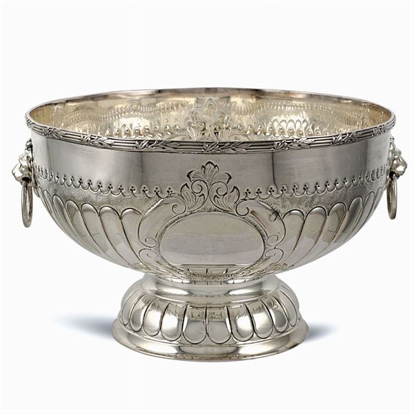 Silver metal circular centrepiece