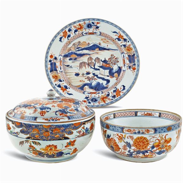 Group of Imari porcelain objects (3)  (19th - 20th century)  - Auction OLD MASTER PAINTINGS AND FURNITURE FROM VILLA SAMINIATI AND PRIVATE COLLECTIONS - Colasanti Casa d'Aste