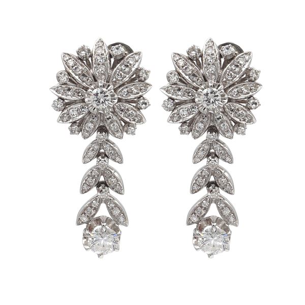 18 kt white cold and diamonds pendant earrings