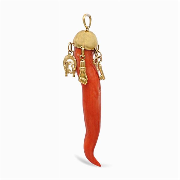 Pendente corno in corallo rosso