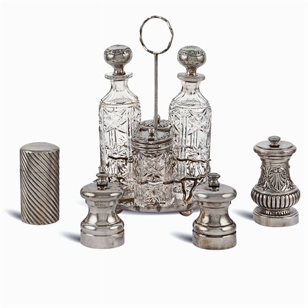 Gruppo di oggetti in argento e metallo argentato (5)