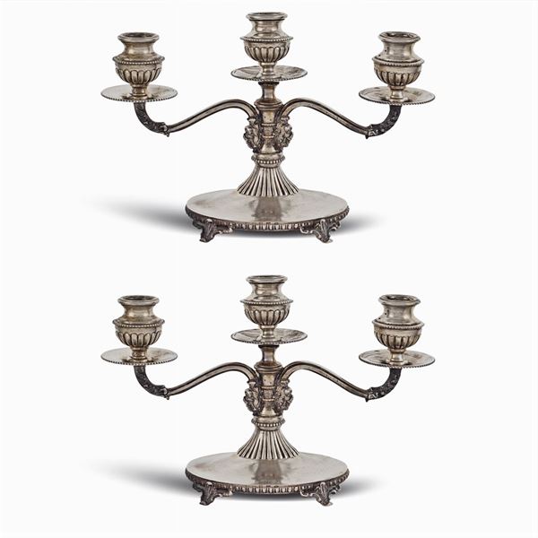 Coppia di candelabri a tre luci in argento