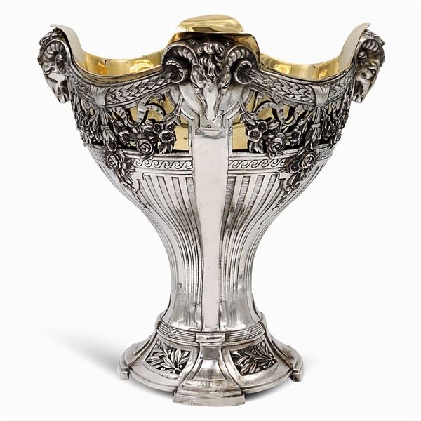 Silver centrepiece