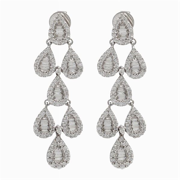 Orecchini pendenti in oro bianco 18kt e diamanti