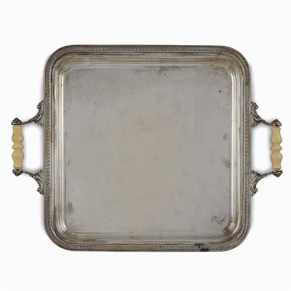 Squared silver tray with two handles