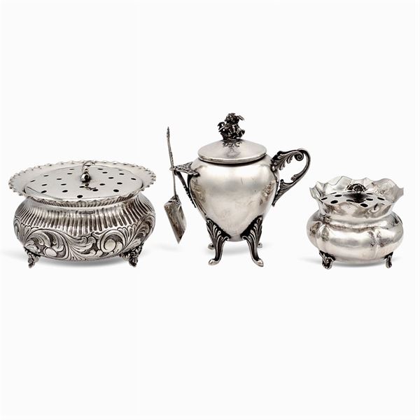 Gruppo di oggetti in argento (3)  (Italia, XX Sec.)  - Asta ARGENTI & L'ARTE DELLA TAVOLA - III - Colasanti Casa d'Aste