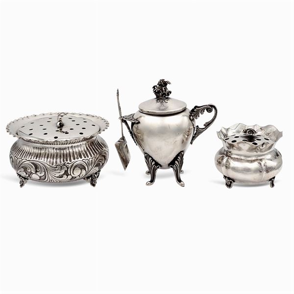 Group of silver objects (3)