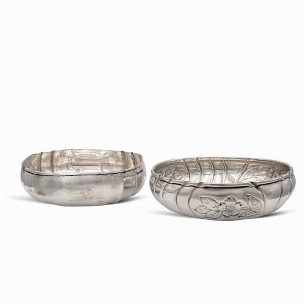 Group of silver objects (2)