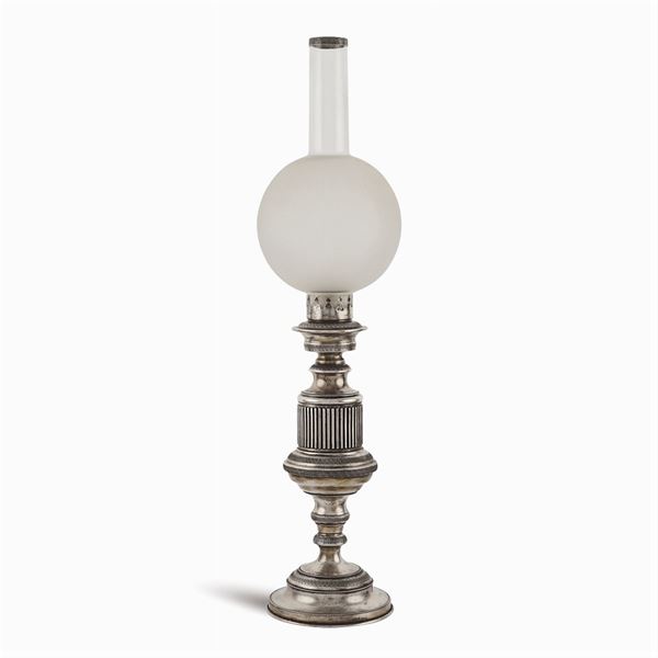 Lampada da tavolo in argento