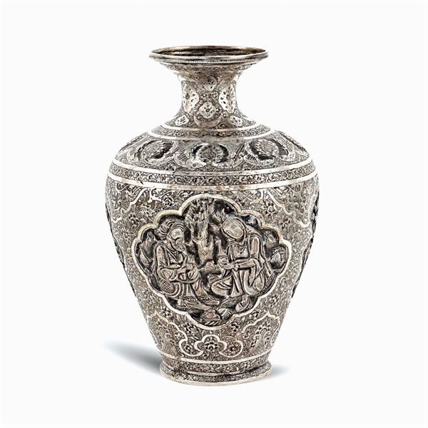 Vaso in argento  (manifattura mediorientale, XX Sec.)  - Asta ARGENTI & L'ARTE DELLA TAVOLA - III - Colasanti Casa d'Aste