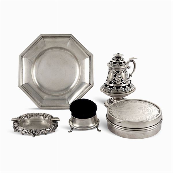 Group of silver objects (5)  (Differente manufactures)  - Auction FINE SILVER & THE ART OF THE TABLE - III - Colasanti Casa d'Aste