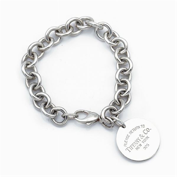 Tiffany & Co. bracelet model Return to Tiffany