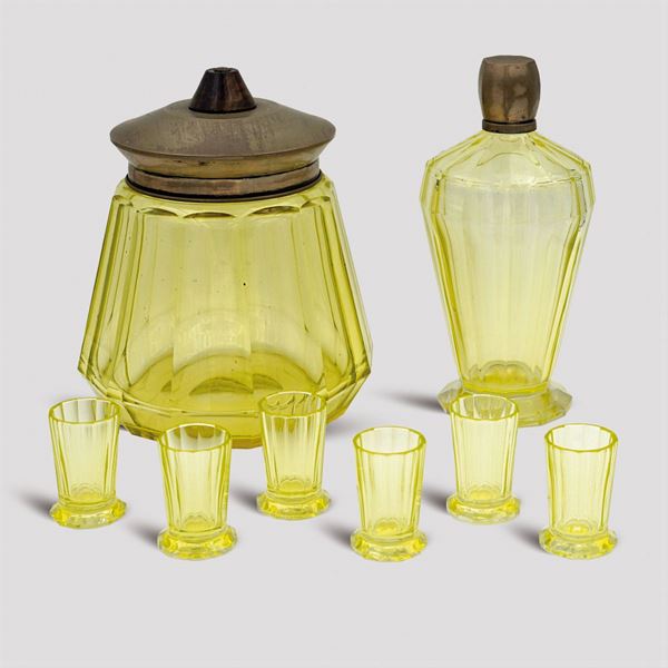 Set da liquore in vetro (8)  (periodo Decò)  - Asta DESIGN & ARTI DECORATIVE DEL 900 - II - Colasanti Casa d'Aste