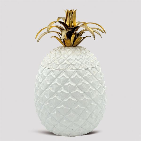 Ananas shaped box