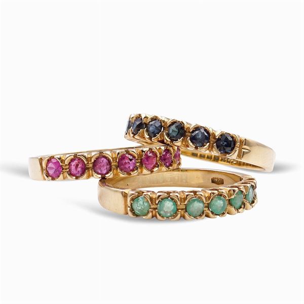 Three 18kt band rings