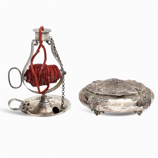 Goup of silver objects (2)