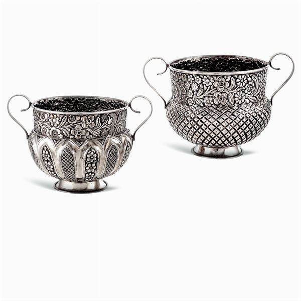 Due coppe in argento  (arte orientale, XIX - XX Sec.)  - Asta ARGENTI & L'ARTE DELLA TAVOLA - III - Colasanti Casa d'Aste