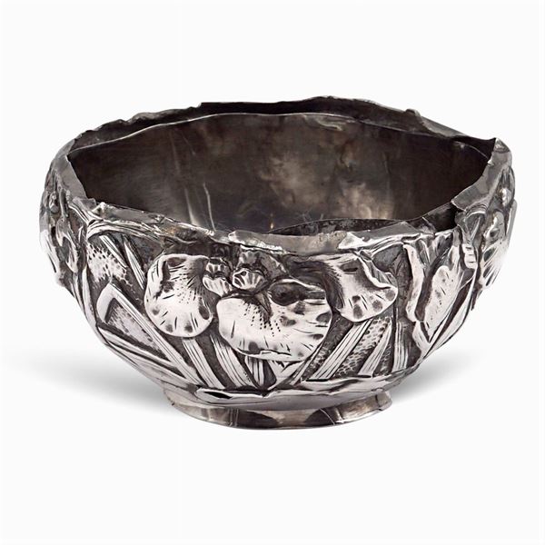 Piccola bowl in argento  (manifattura orientale)  - Asta ARGENTI & L'ARTE DELLA TAVOLA - III - Colasanti Casa d'Aste