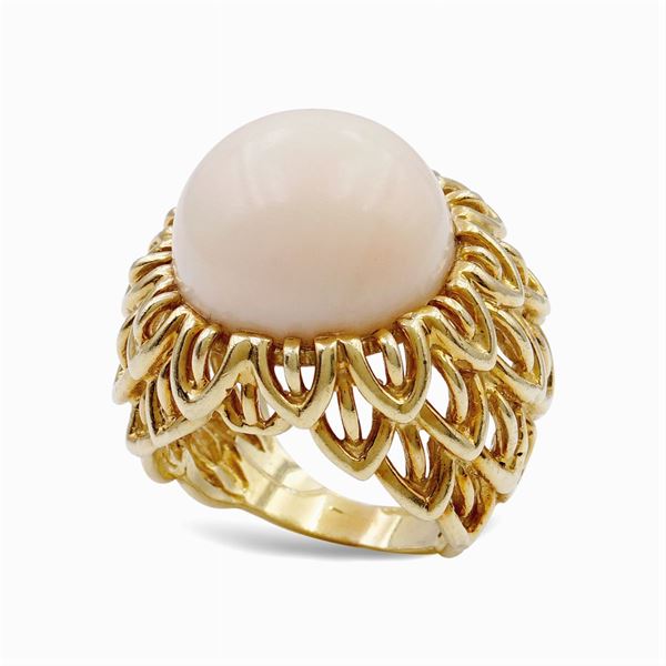 Anello in oro giallo 14kt e corallo rosa