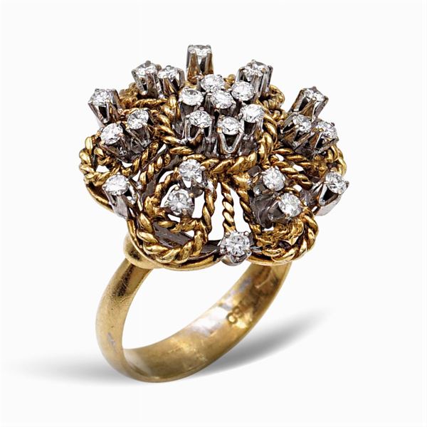 Anello a motivo floreale in oro giallo 18kt