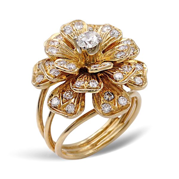 14kt gold rose pattern ring
