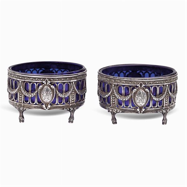 Coppia di saliere in argento e vetro opalino blu
