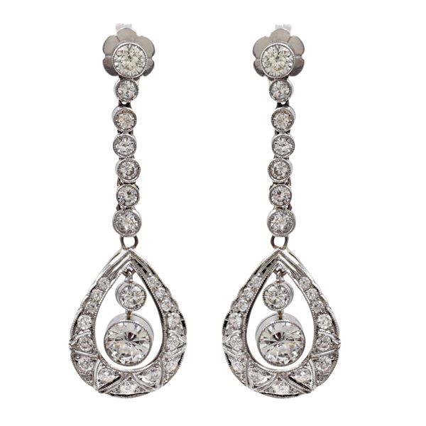 Platinum and diamond pendant earrings  (1940/50s)  - Auction FINE SILVER & THE ART OF THE TABLE - III - Colasanti Casa d'Aste